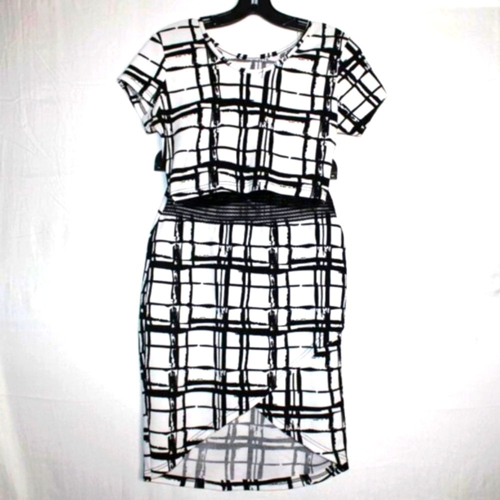 Love 2-Piece Set Cropped Top & Asymmetrical Skirt Size L Black White Grid Print